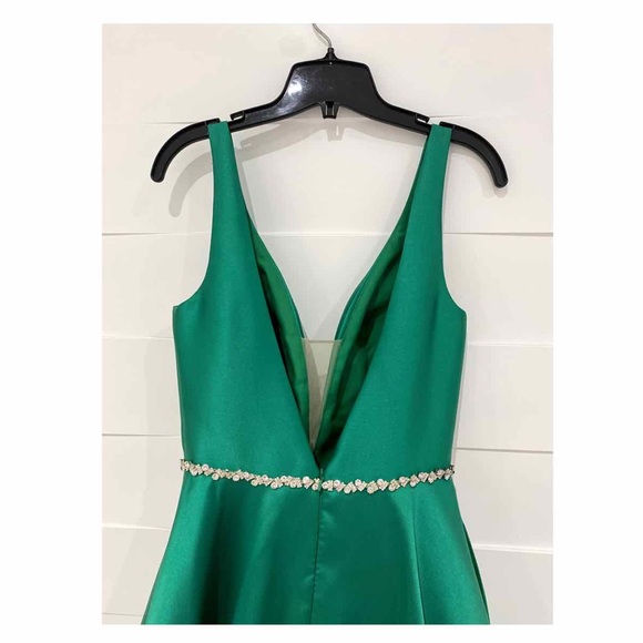 Madison James, Size: 6, Color: Emerali - Picture 5 of 11